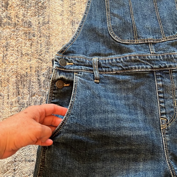 Old Navy Sz M Dark Wash Women’s Shortalls Overalls Summer Essential - Picture 3 of 7